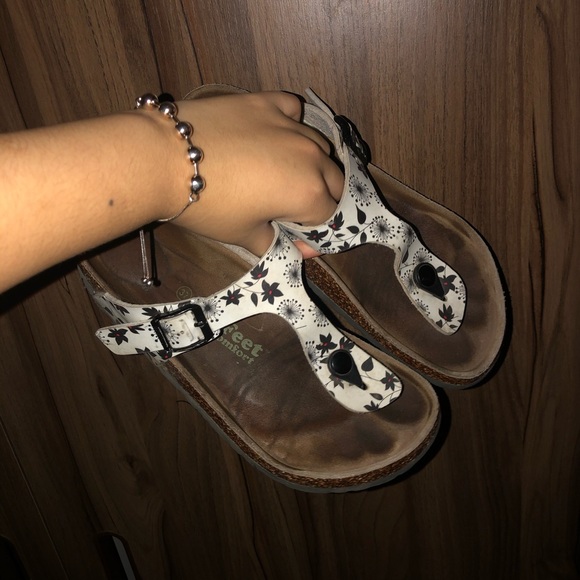 Birkenstock’s like sandals - Picture 2 of 3